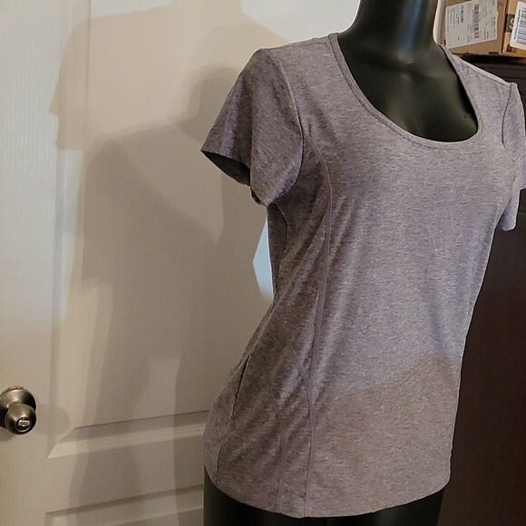 BRAND NEW REEBOK GRAY SHORT SLEEVE SHIRT - Picture 5 of 15